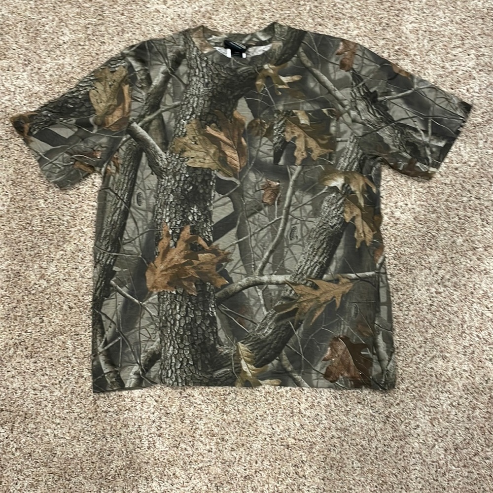Men’s camo t shirt. Large size